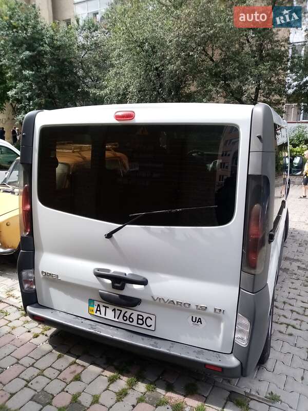 Минивэн Opel Vivaro 2003 в Ивано-Франковске
