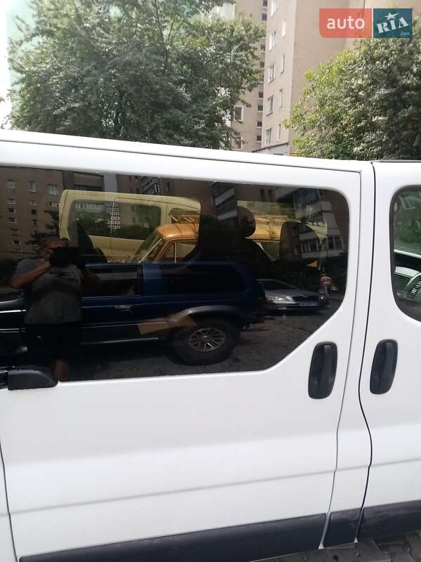 Минивэн Opel Vivaro 2003 в Ивано-Франковске