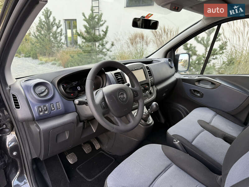 Минивэн Opel Vivaro 2015 в Луцке