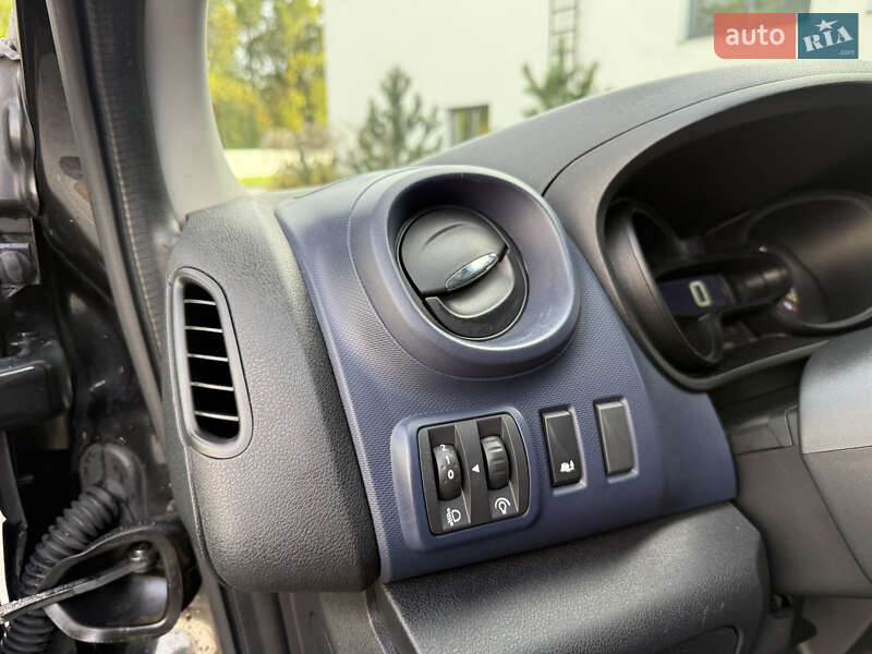 Минивэн Opel Vivaro 2015 в Луцке