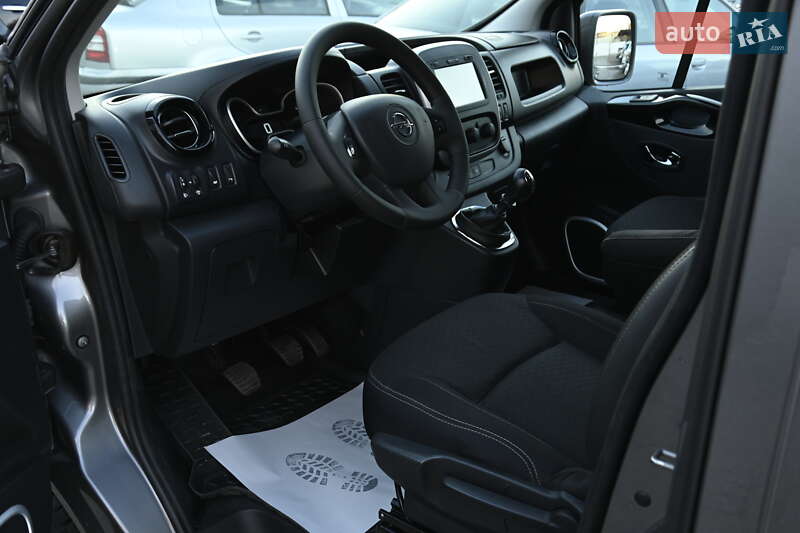 Грузовой фургон Opel Vivaro 2015 в Бердичеве