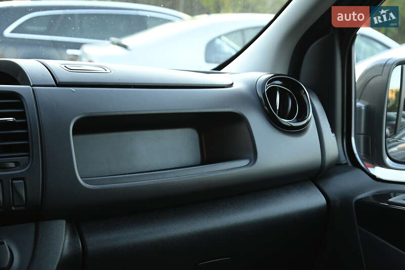 Грузовой фургон Opel Vivaro 2015 в Бердичеве