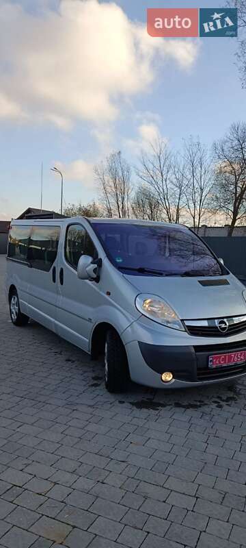 Минивэн Opel Vivaro 2013 в Бартатовом