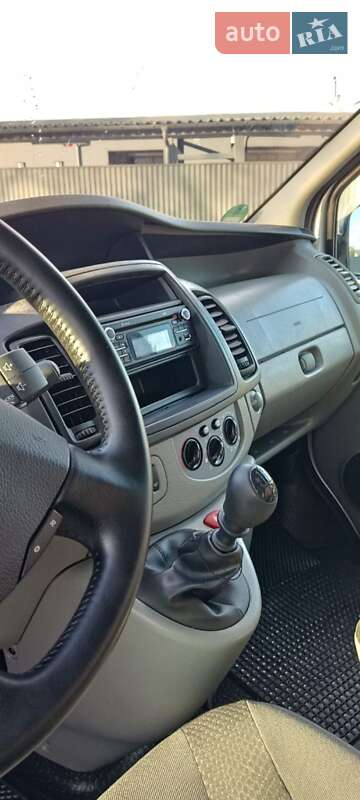 Минивэн Opel Vivaro 2013 в Бартатовом