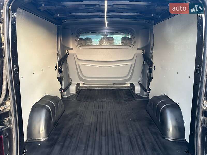 Минивэн Opel Vivaro 2015 в Луцке