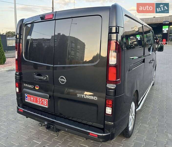 Минивэн Opel Vivaro 2015 в Луцке