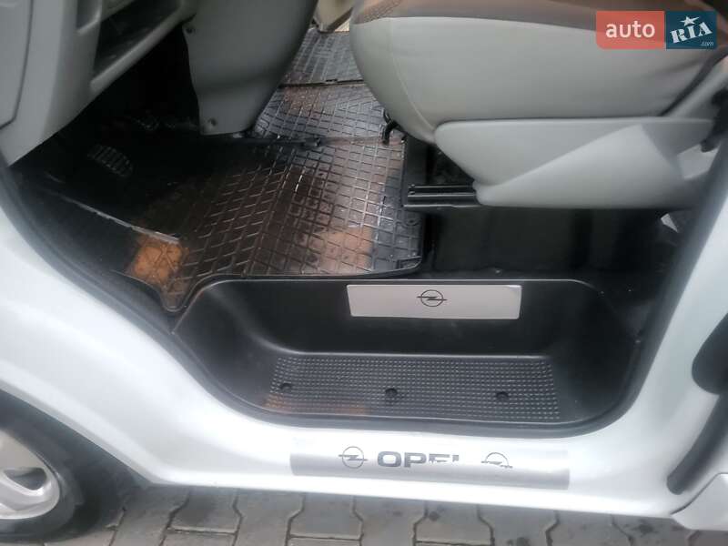 Минивэн Opel Vivaro 2012 в Хмельницком