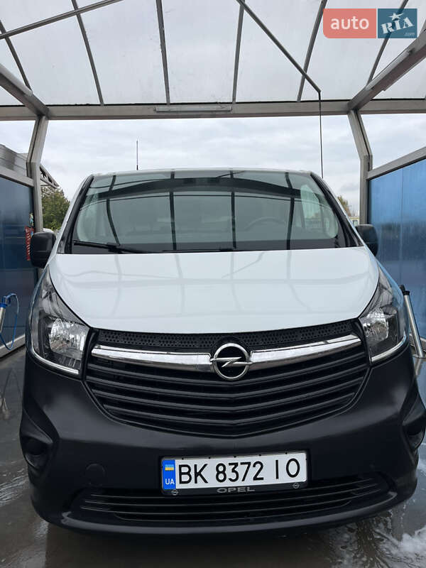 Вантажний фургон Opel Vivaro 2017 в Рівному