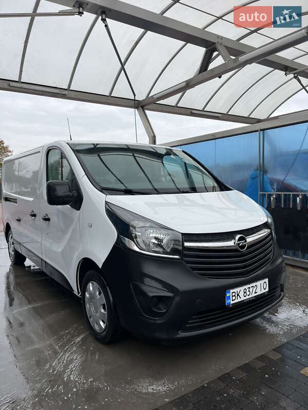 Вантажний фургон Opel Vivaro 2017 в Рівному