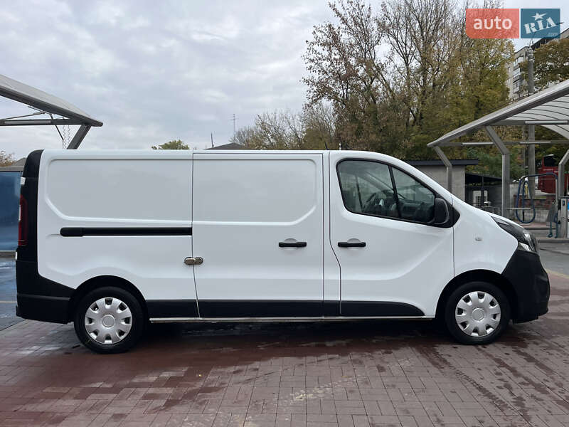 Вантажний фургон Opel Vivaro 2017 в Рівному