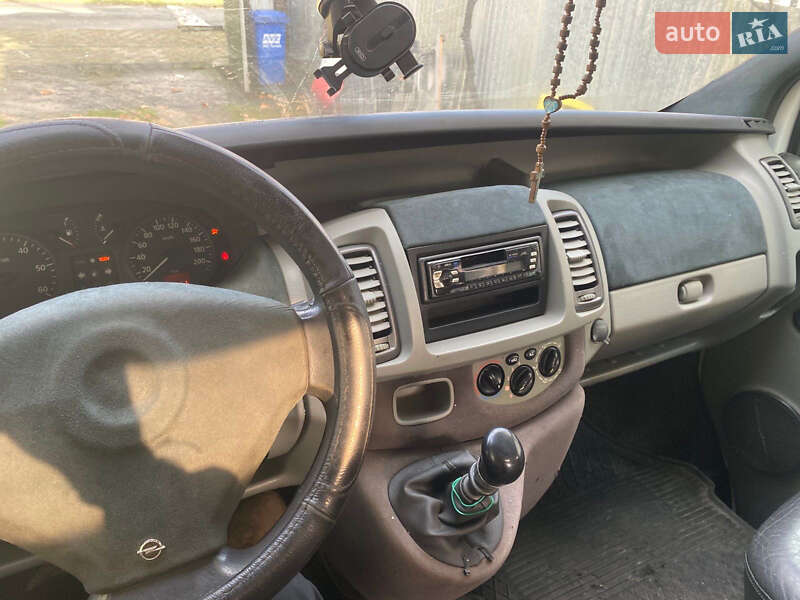 Минивэн Opel Vivaro 2004 в Ужгороде