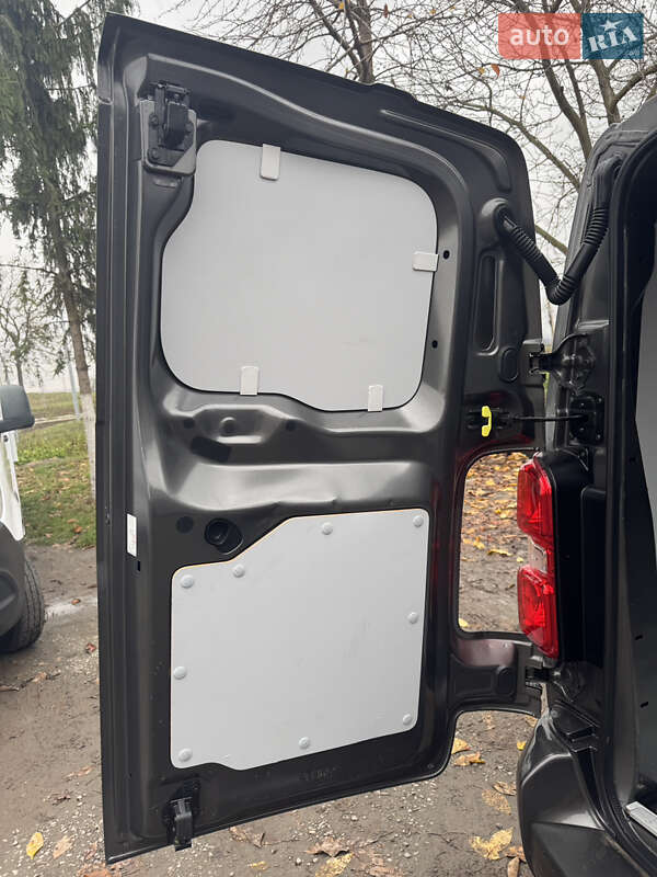 Вантажний фургон Opel Vivaro 2020 в Дубні
