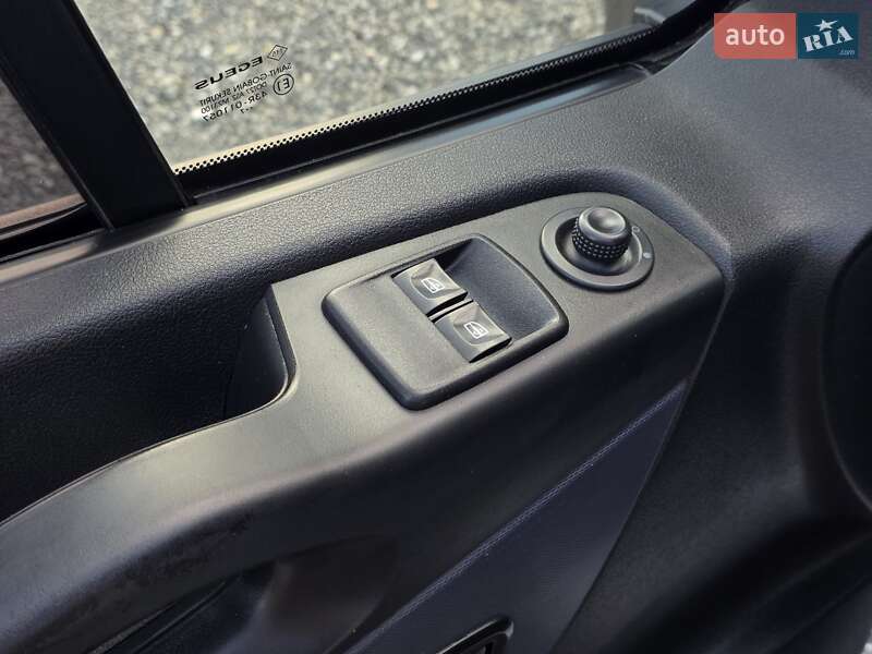 Грузовой фургон Opel Vivaro 2017 в Тернополе