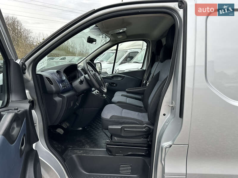 Вантажний фургон Opel Vivaro 2017 в Рівному