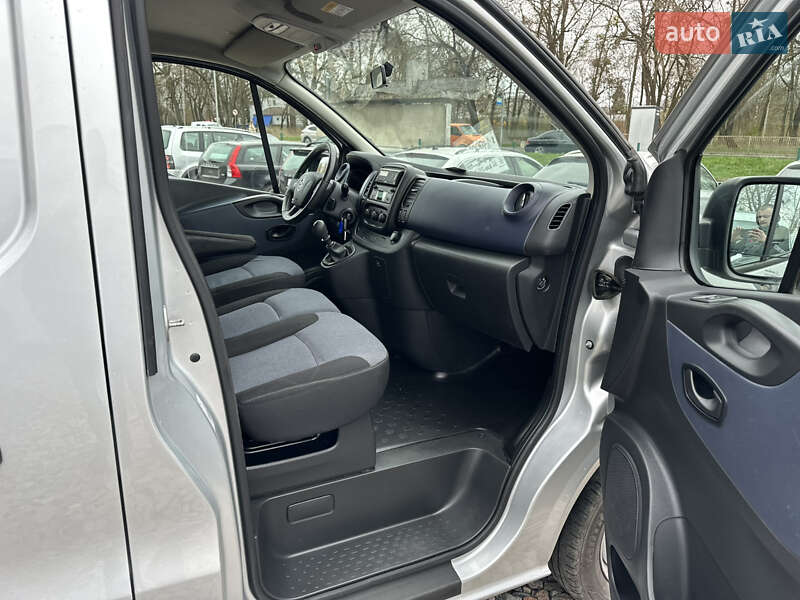 Вантажний фургон Opel Vivaro 2017 в Рівному
