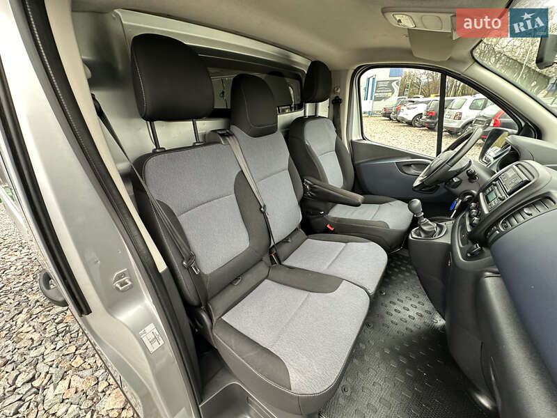 Вантажний фургон Opel Vivaro 2017 в Рівному