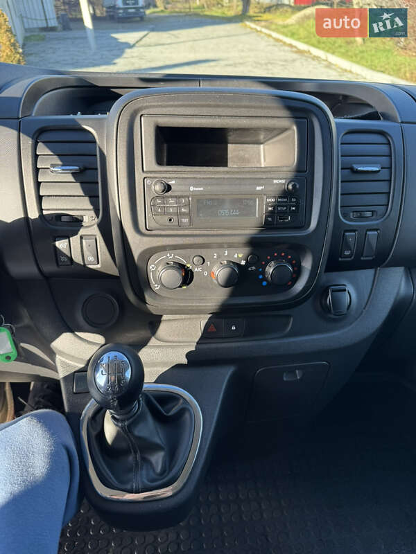 Минивэн Opel Vivaro 2017 в Черновцах