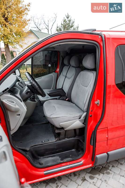 Минивэн Opel Vivaro 2004 в Баре фото 18 Минивэн Opel Vivaro 2004 в Баре