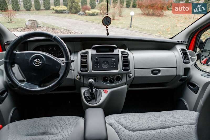 Минивэн Opel Vivaro 2004 в Баре фото 21 Минивэн Opel Vivaro 2004 в Баре