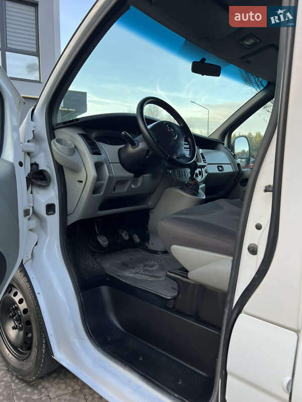 Минивэн Opel Vivaro 2004 в Новояворовске