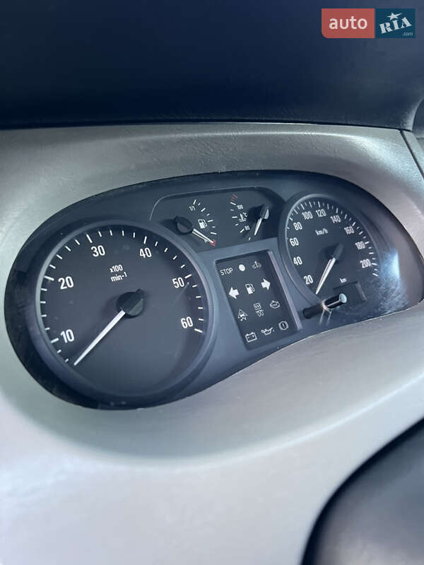 Минивэн Opel Vivaro 2004 в Новояворовске