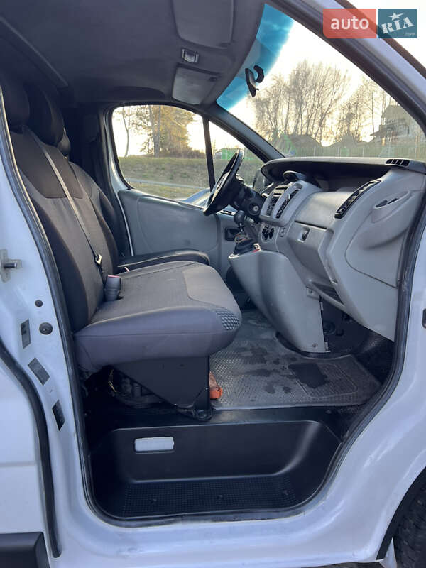 Минивэн Opel Vivaro 2004 в Новояворовске