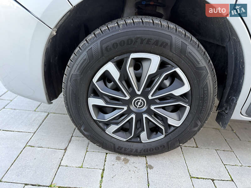 Минивэн Opel Vivaro 2014 в Ровно