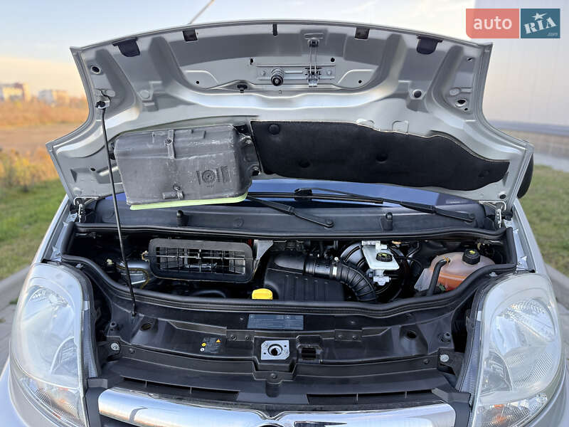 Минивэн Opel Vivaro 2014 в Ровно