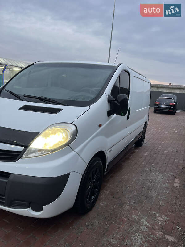 Грузовой фургон Opel Vivaro 2011 в Сарнах