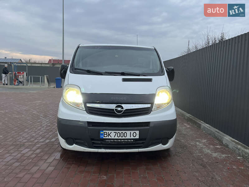 Грузовой фургон Opel Vivaro 2011 в Сарнах