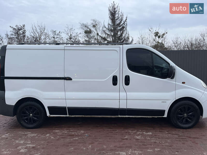 Грузовой фургон Opel Vivaro 2011 в Сарнах