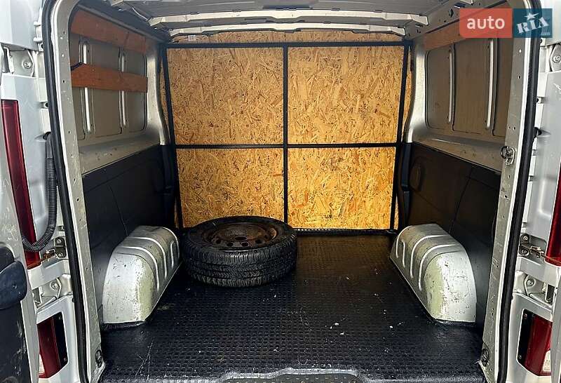 Грузопассажирский фургон Opel Vivaro 2014 в Житомире