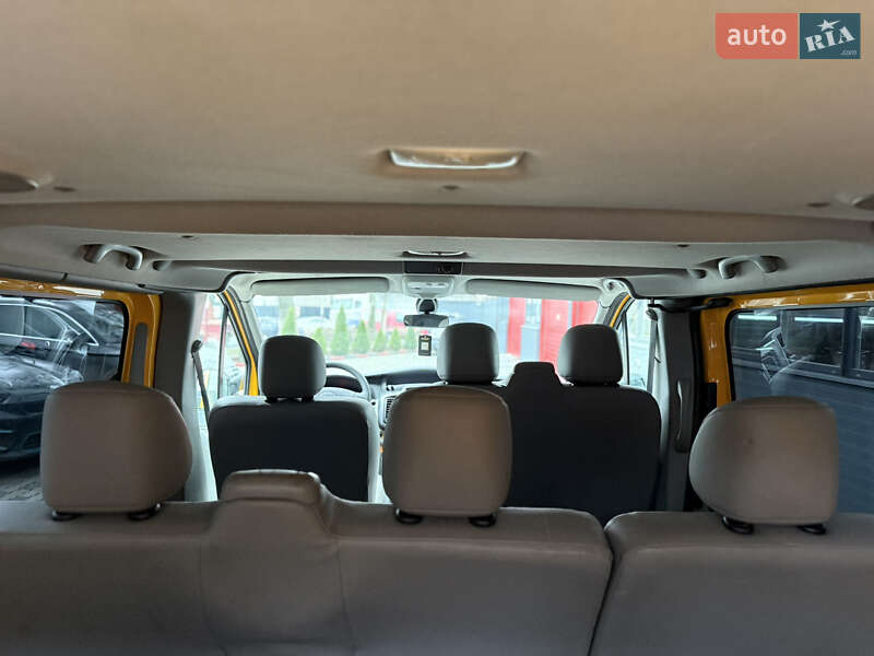 Мінівен Opel Vivaro 2014 в Чернівцях