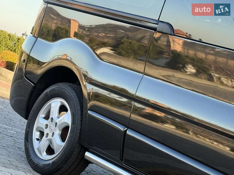 Минивэн Opel Vivaro 2011 в Дрогобыче