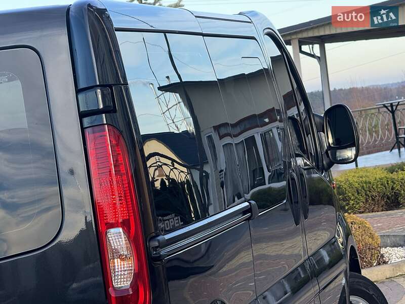 Минивэн Opel Vivaro 2011 в Дрогобыче