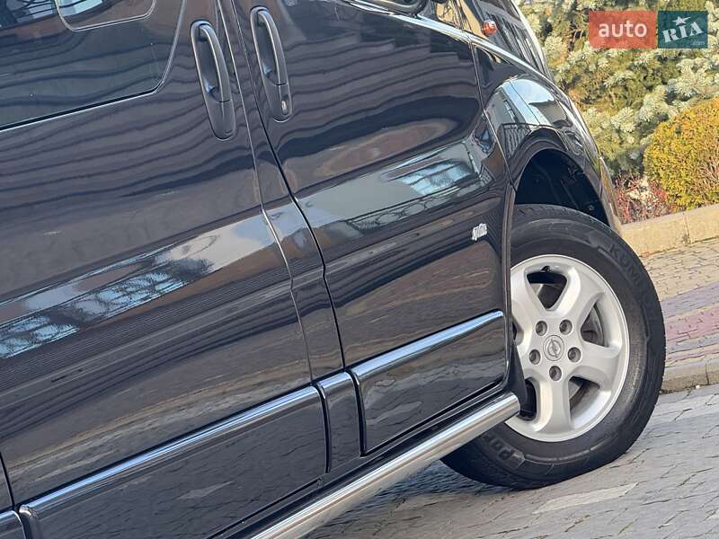 Минивэн Opel Vivaro 2011 в Дрогобыче