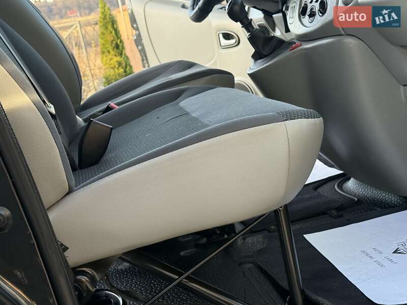 Минивэн Opel Vivaro 2011 в Дрогобыче