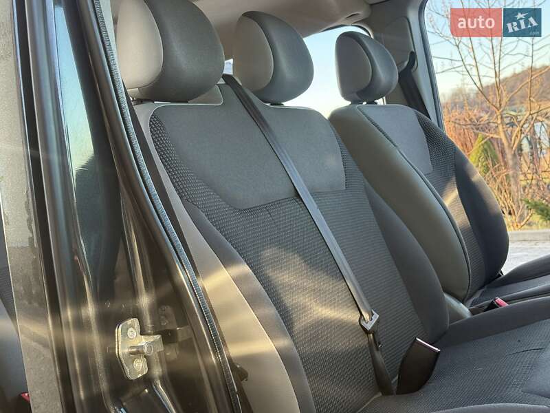 Минивэн Opel Vivaro 2011 в Дрогобыче