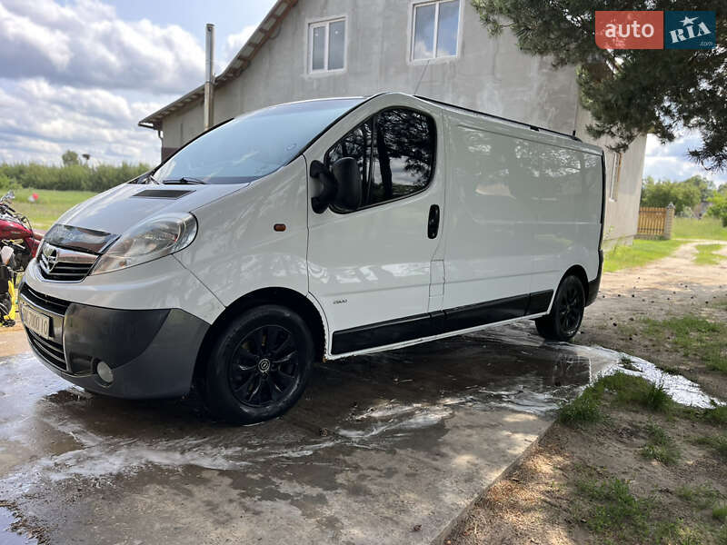 Грузовой фургон Opel Vivaro 2011 в Сарнах