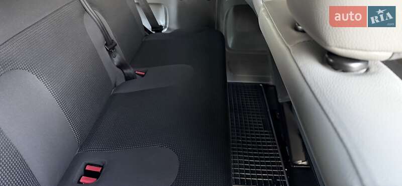 Минивэн Opel Vivaro 2012 в Львове