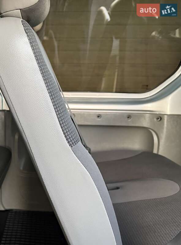 Минивэн Opel Vivaro 2012 в Львове