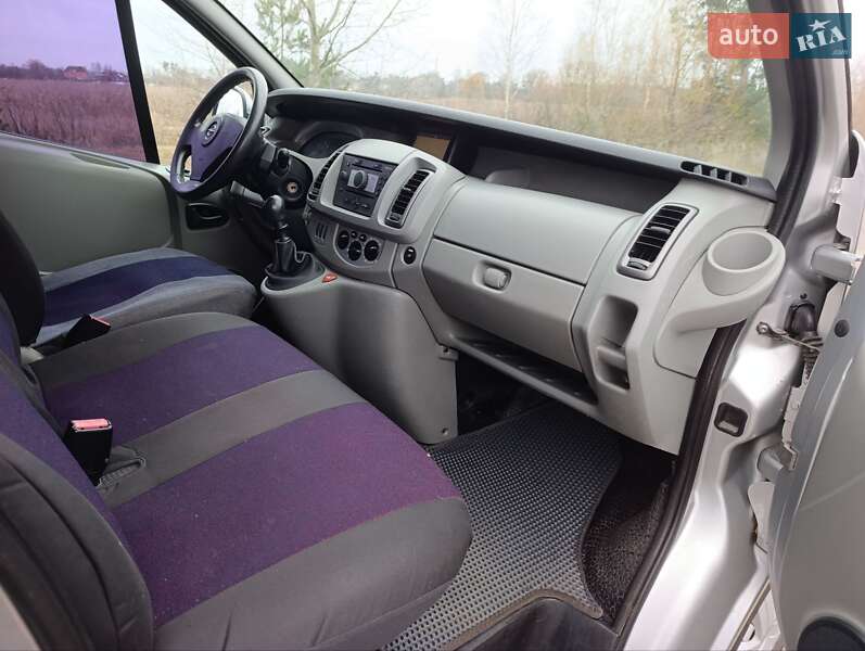 Минивэн Opel Vivaro 2010 в Ахтырке