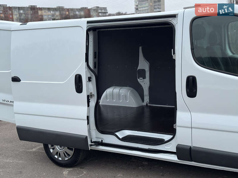 Грузовой фургон Opel Vivaro 2013 в Ровно