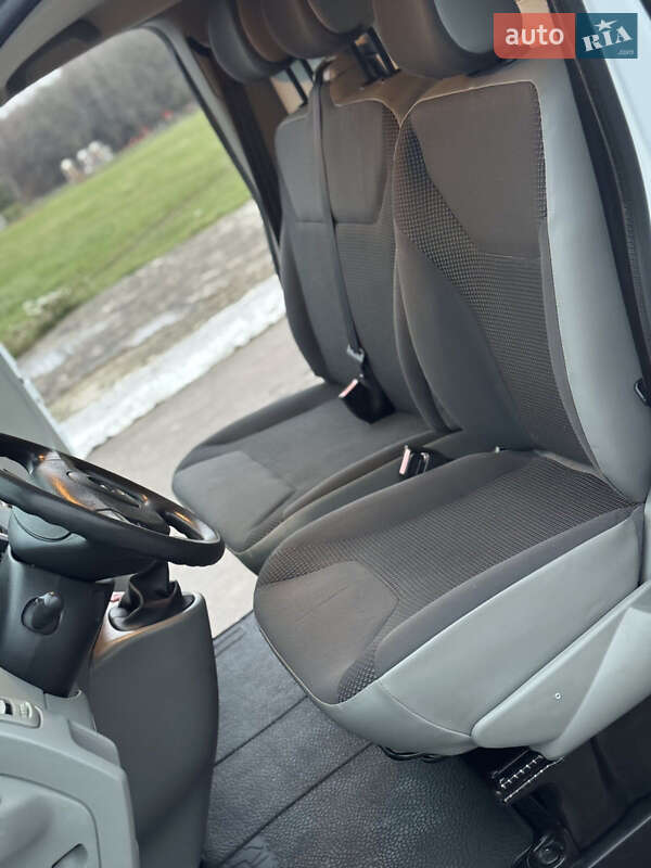 Грузовой фургон Opel Vivaro 2013 в Ровно