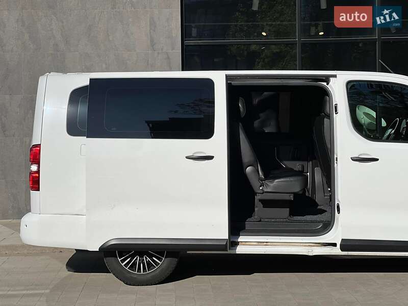 Мінівен Opel Vivaro 2019 в Ужгороді