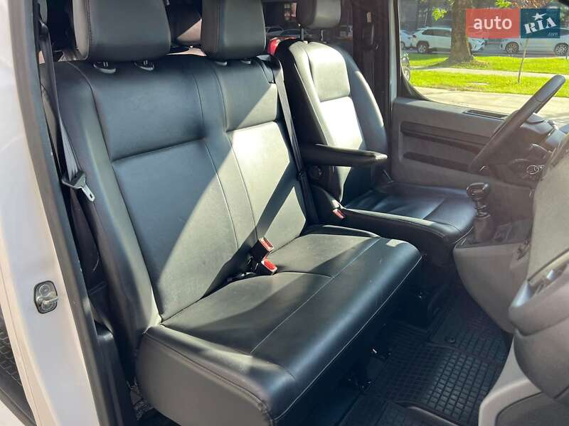 Мінівен Opel Vivaro 2019 в Ужгороді