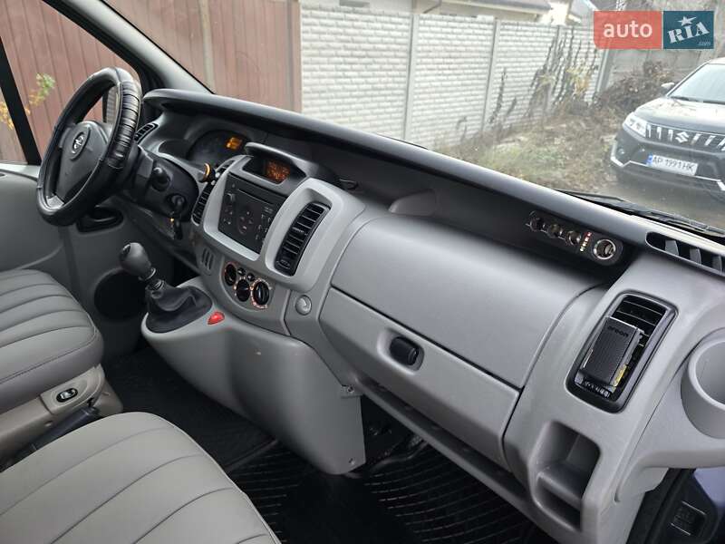 Мінівен Opel Vivaro 2006 в Запоріжжі