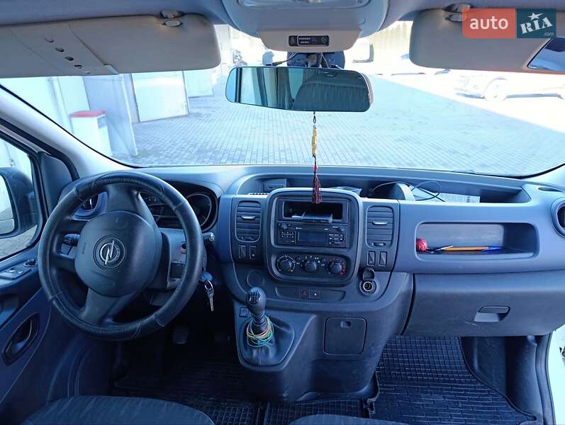 Минивэн Opel Vivaro 2015 в Черновцах