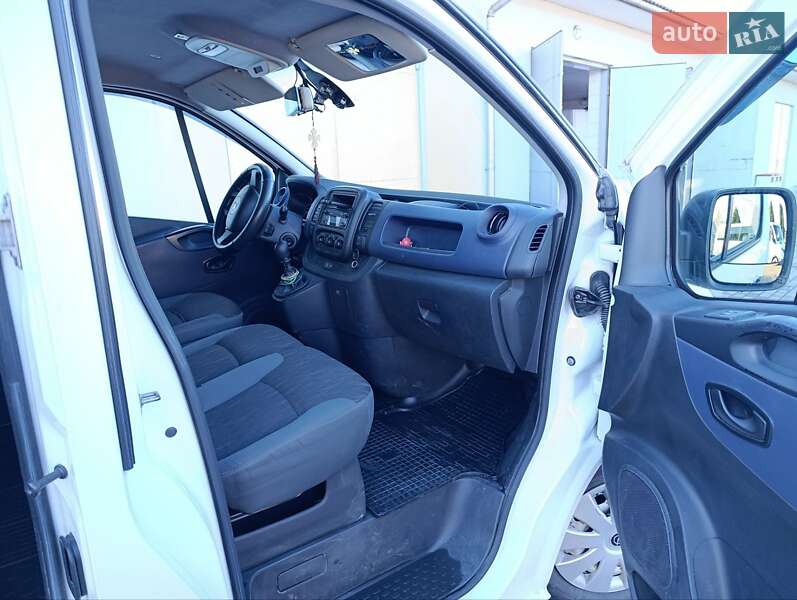 Минивэн Opel Vivaro 2015 в Черновцах