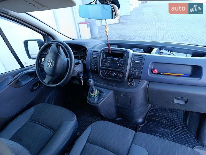 Минивэн Opel Vivaro 2015 в Черновцах